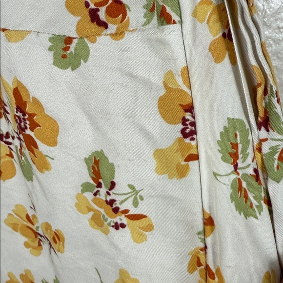 Doen Dianne Dress in Amber Frolicking Floral - Picture 13 of 15